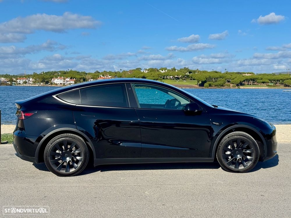 Tesla Model Y Long-Range RWD - 3