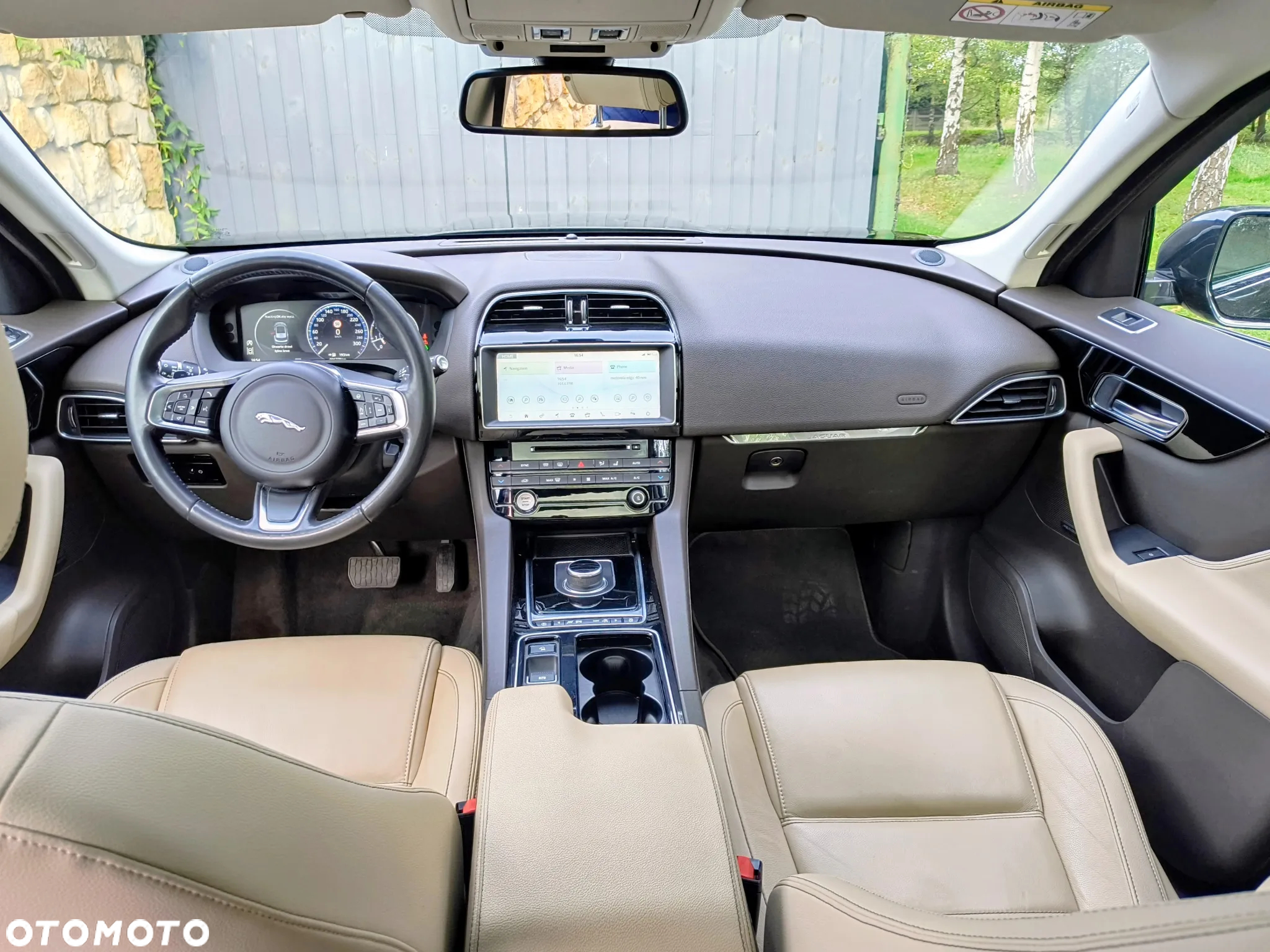 Jaguar F-Pace 25t AWD R-Sport - 8