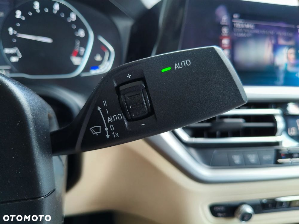 BMW Seria 3 318i - 18