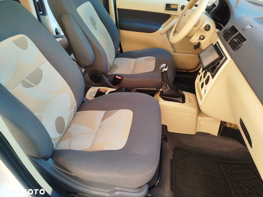 Ford Tourneo Connect - 14