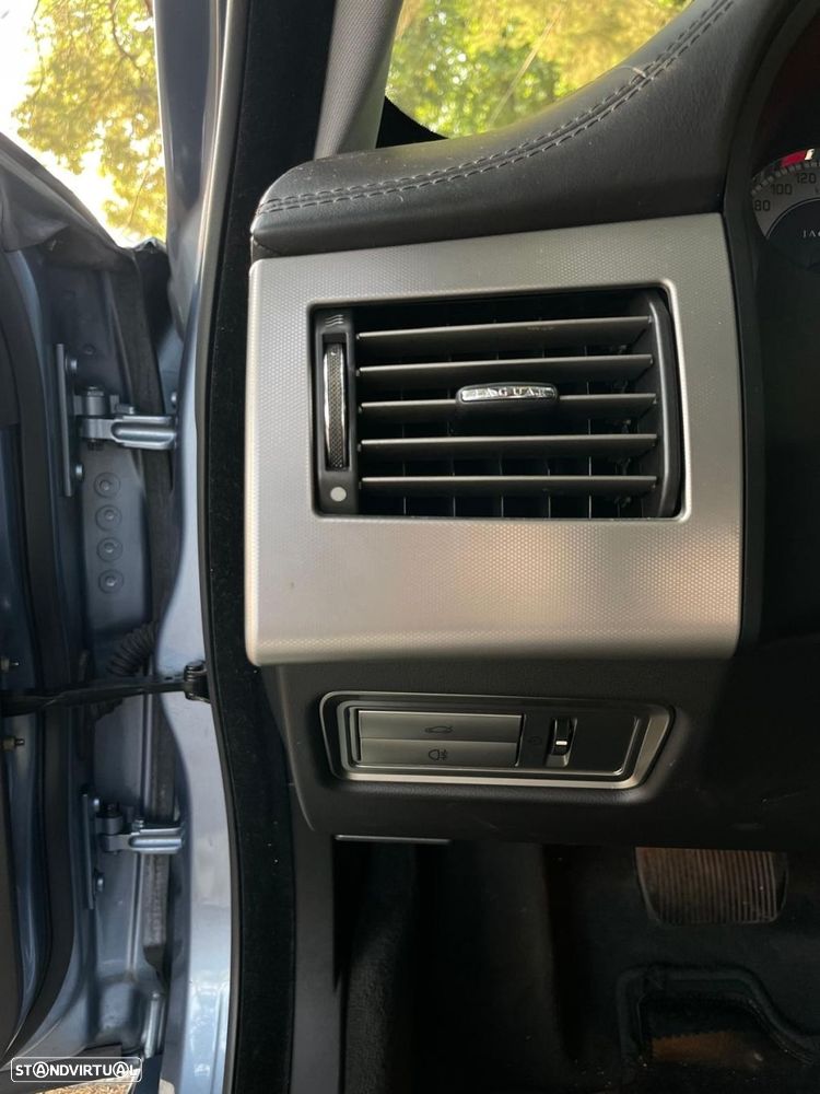 Jaguar XF 2.7 D V6 Premium Luxury - 17