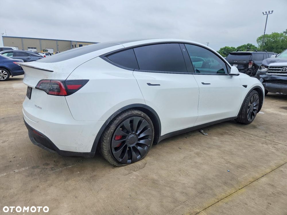 Tesla Model Y Performance AWD - 6