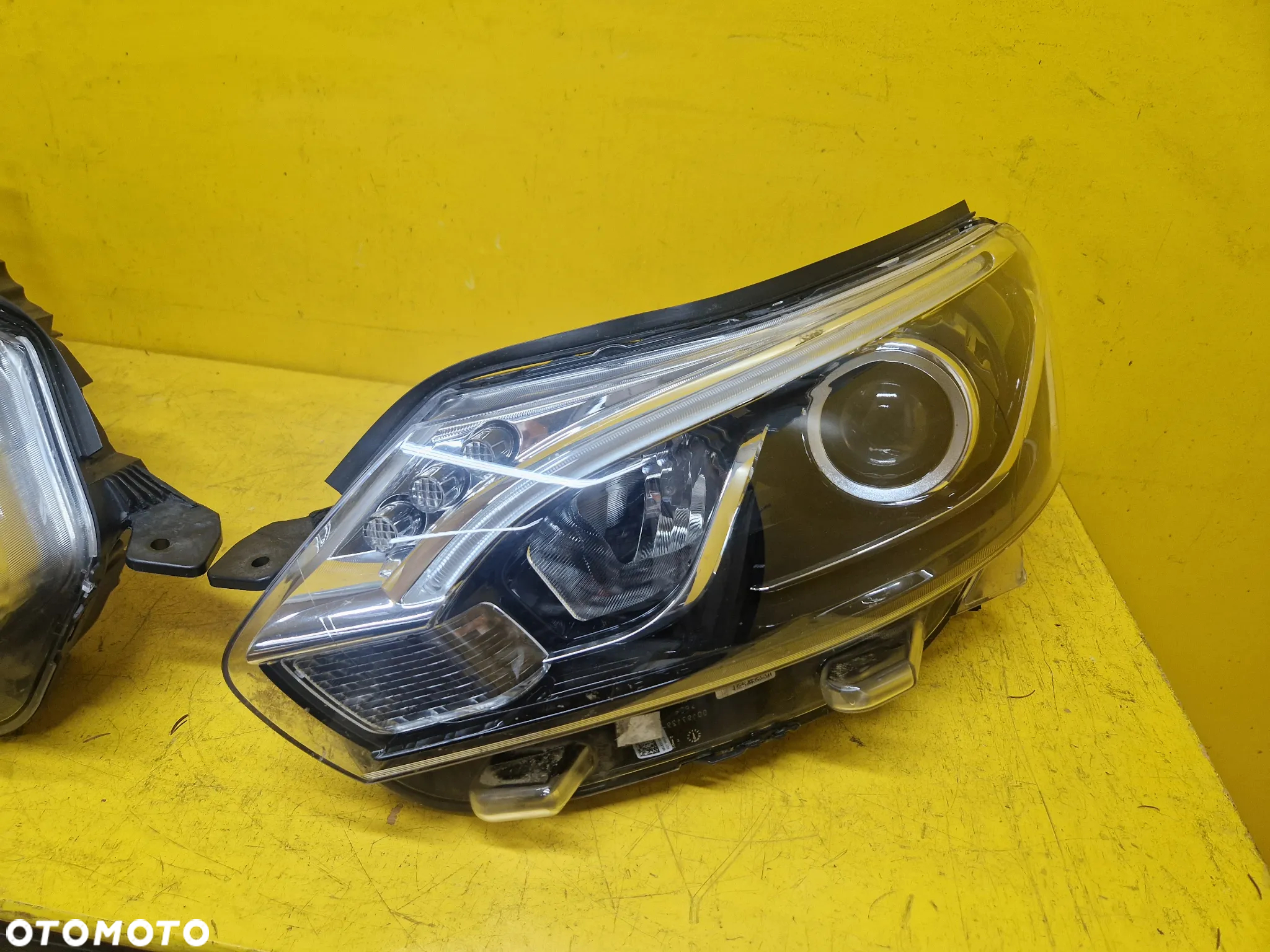 TOYOTA PROACE II 16- LAMPA LEWA PRAWA PRZOD 9808589980-00 - 4