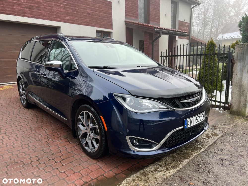 Chrysler Pacifica - 4