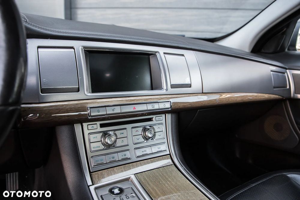 Jaguar XF 4.2 Super V8 - 17