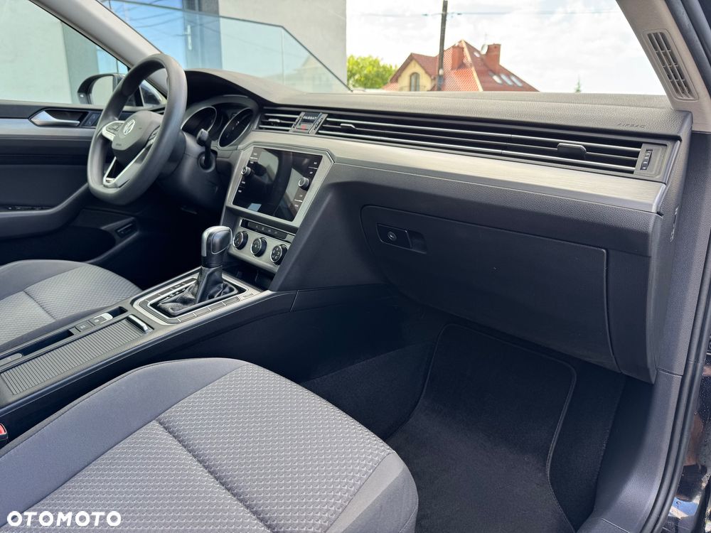 Volkswagen Passat 1.6 TDI SCR DSG Conceptline - 21