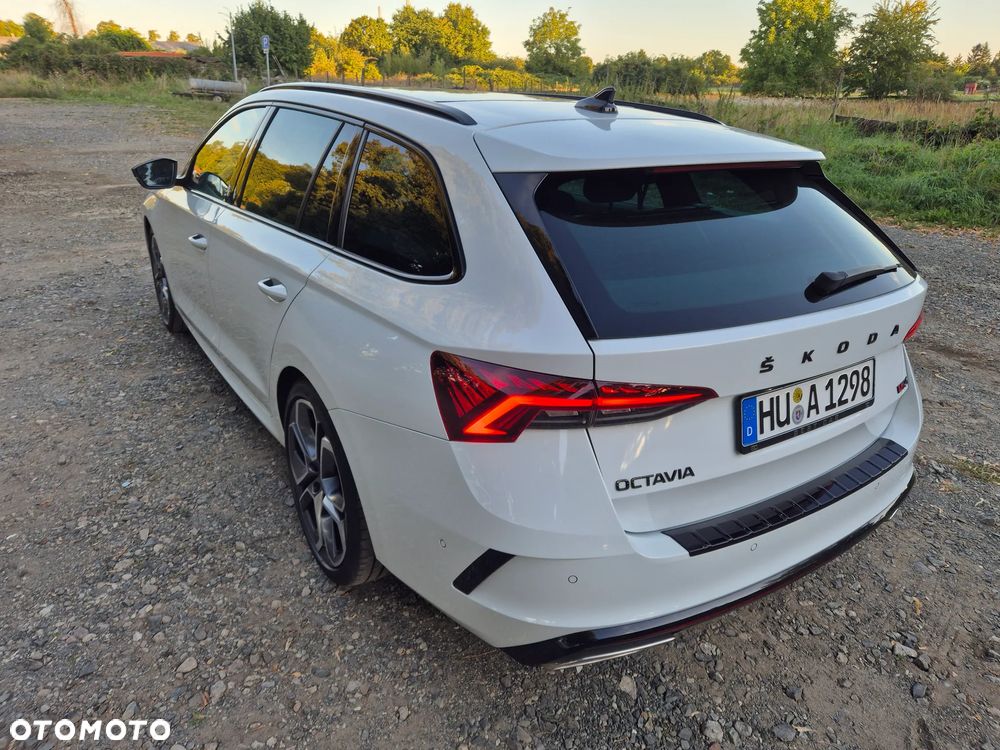 Skoda Octavia Combi 2.0 TDI DSG RS - 12