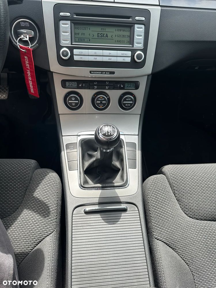 Volkswagen Passat 2.0 FSI Comfortline - 16