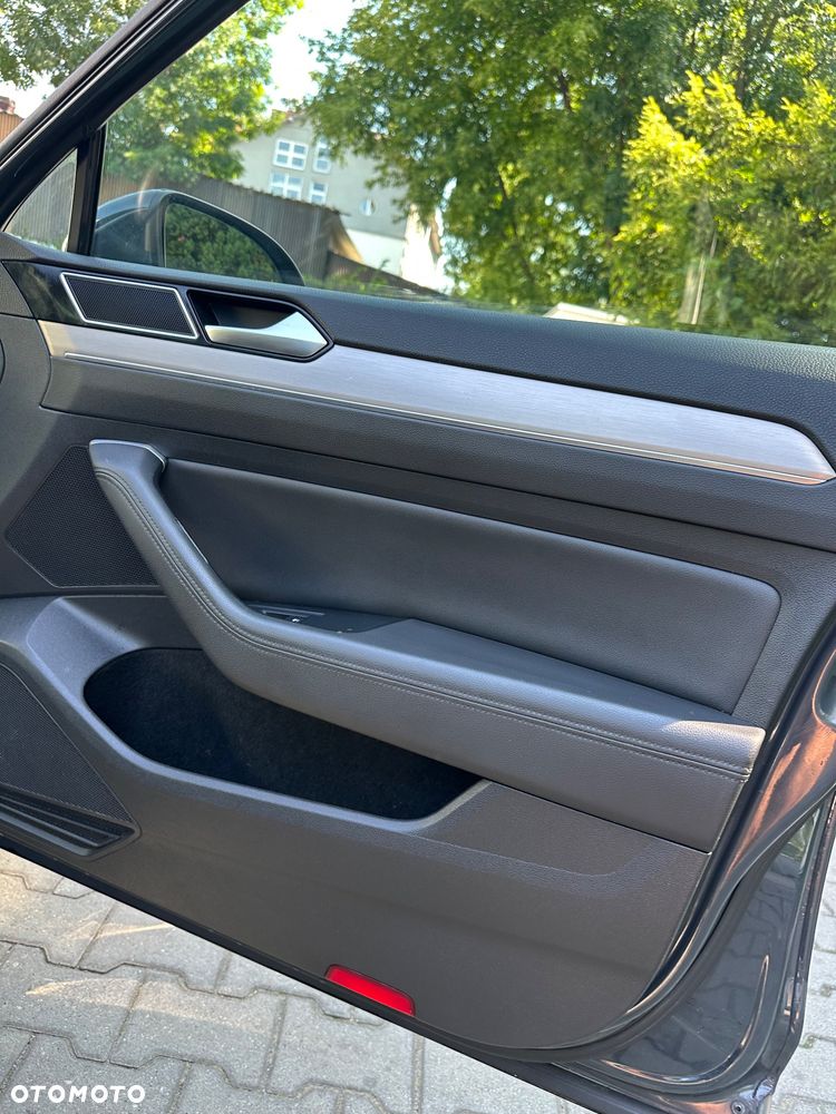 Volkswagen Passat - 19
