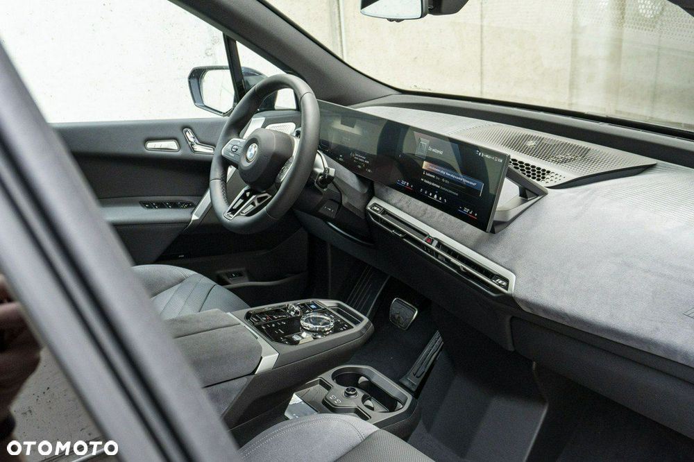 BMW iX - 23