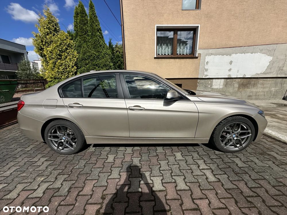 BMW Seria 3 335d xDrive - 5
