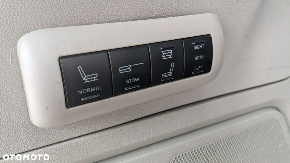 Chrysler Grand Voyager - 36