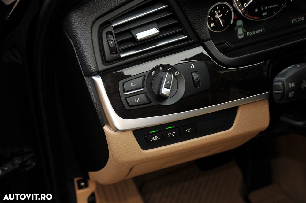 BMW Seria 5 525d xDrive - 11