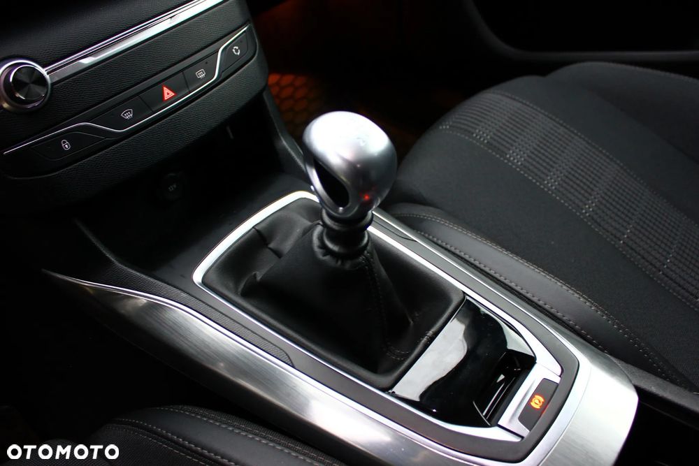 Peugeot 308 BlueHDi FAP 130 Stop & Start Allure - 23