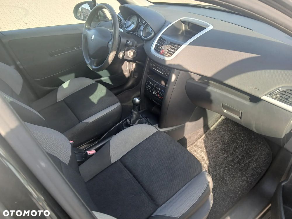 Peugeot 207 1.4 - 7