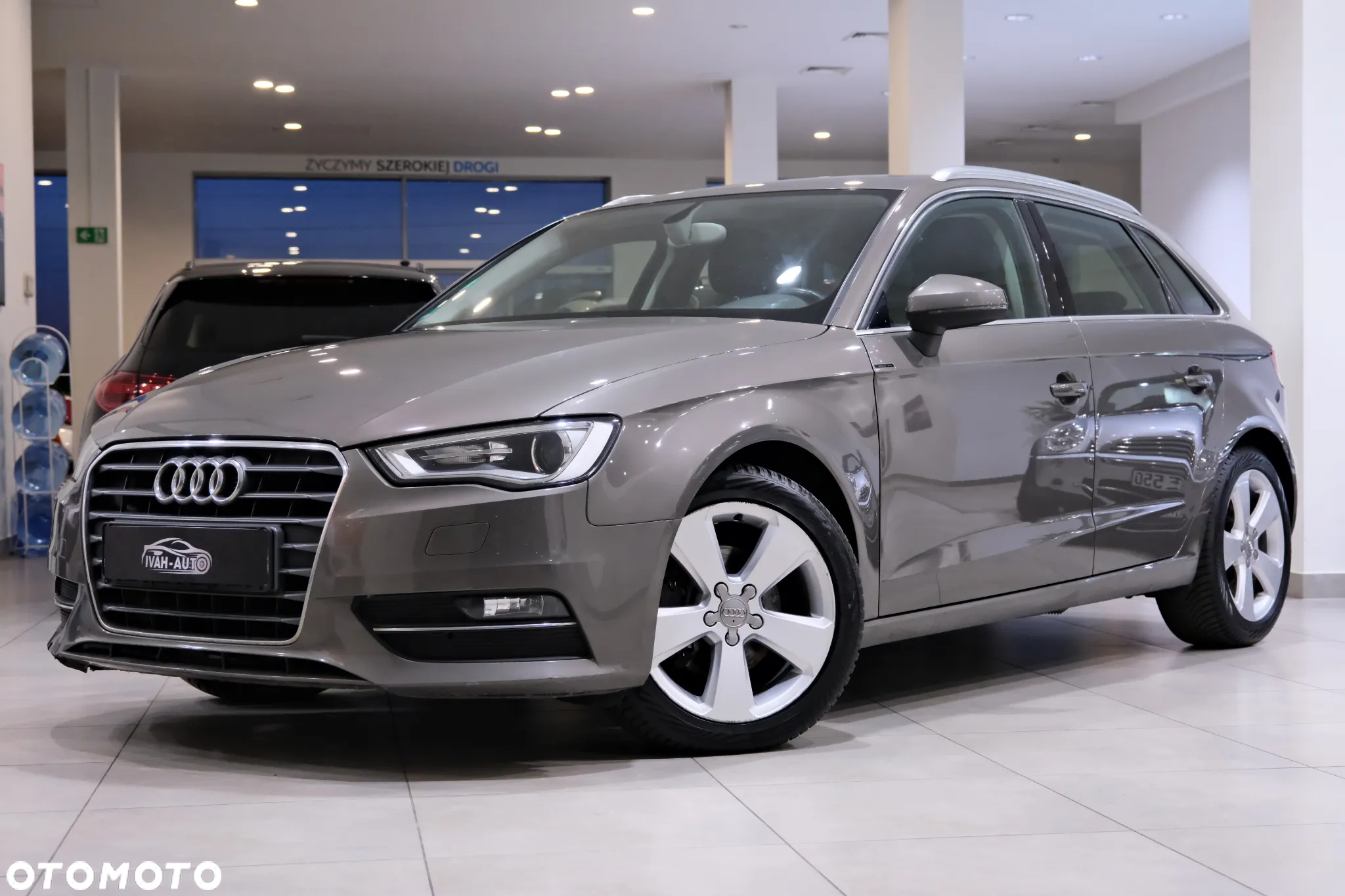 Audi A3 1.6 TDI Sportback S tronic Ambiente - 17