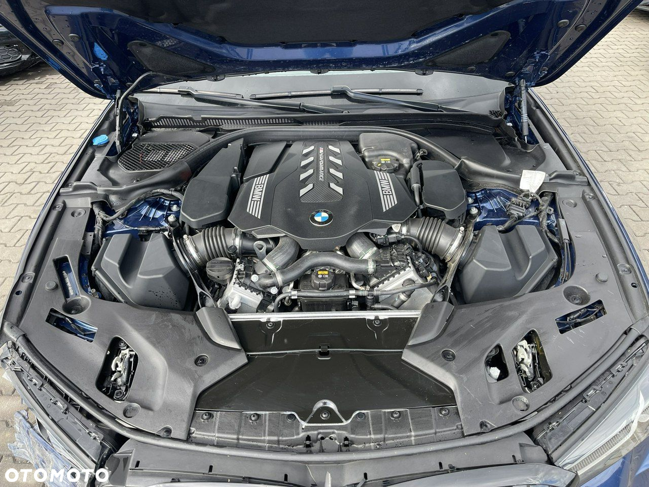 BMW Seria 5 M550i xDrive sport - 13