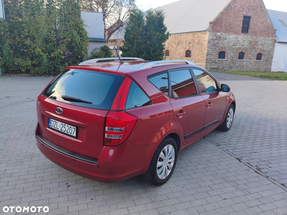 Kia Ceed 2010 photo 4