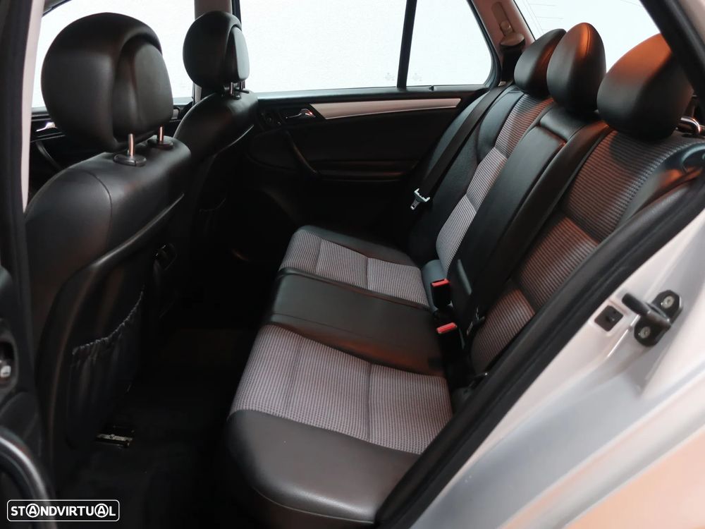 Mercedes-Benz C 220 CDi Avantgarde Aut. - 17
