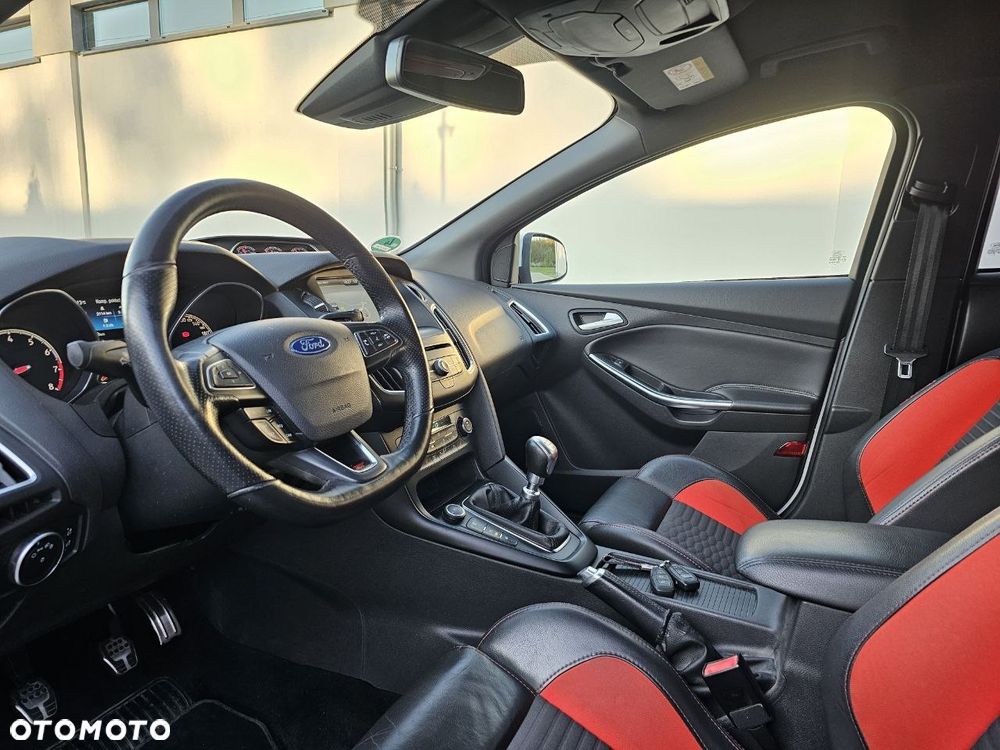 Ford Focus 2.0 EcoBoost ST mit Leder-Sport-Paket - 23