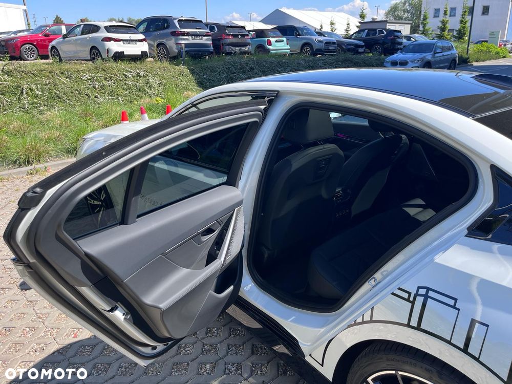 BMW Seria 5 520d xDrive mHEV - 26