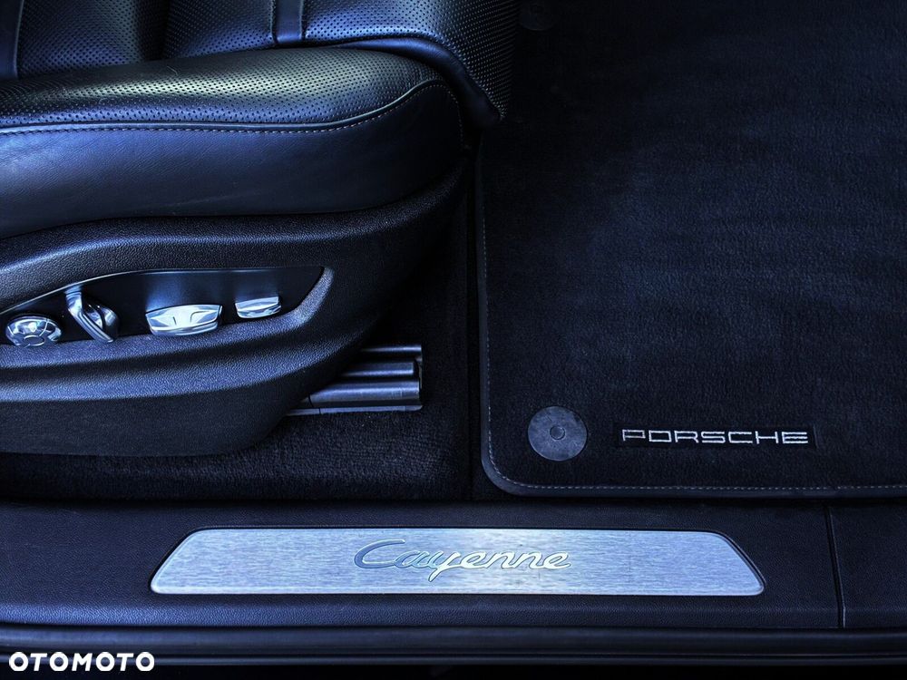 Porsche Cayenne - 27