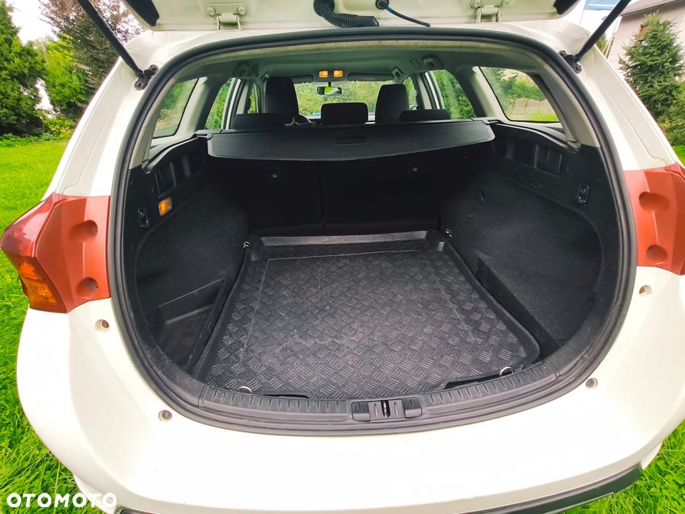 Toyota Auris 1.8 HSD Sol - 10