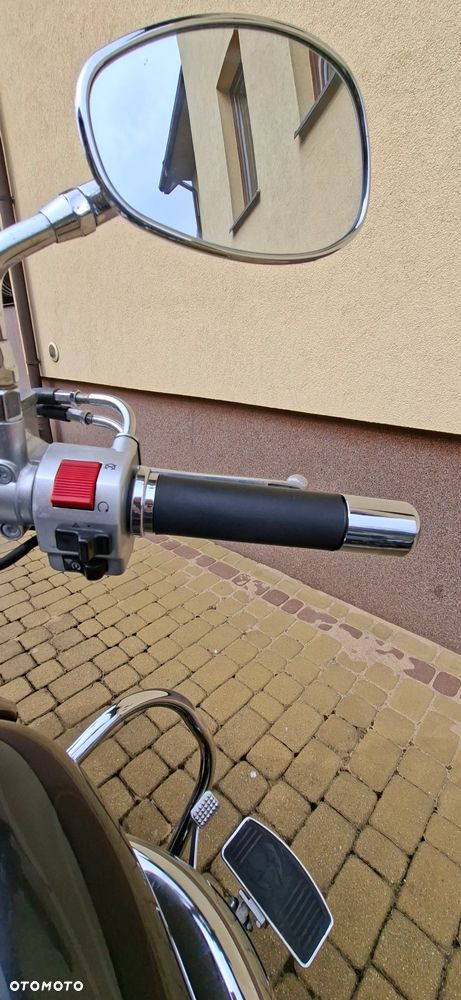 Suzuki VL 800 Volusia - 11
