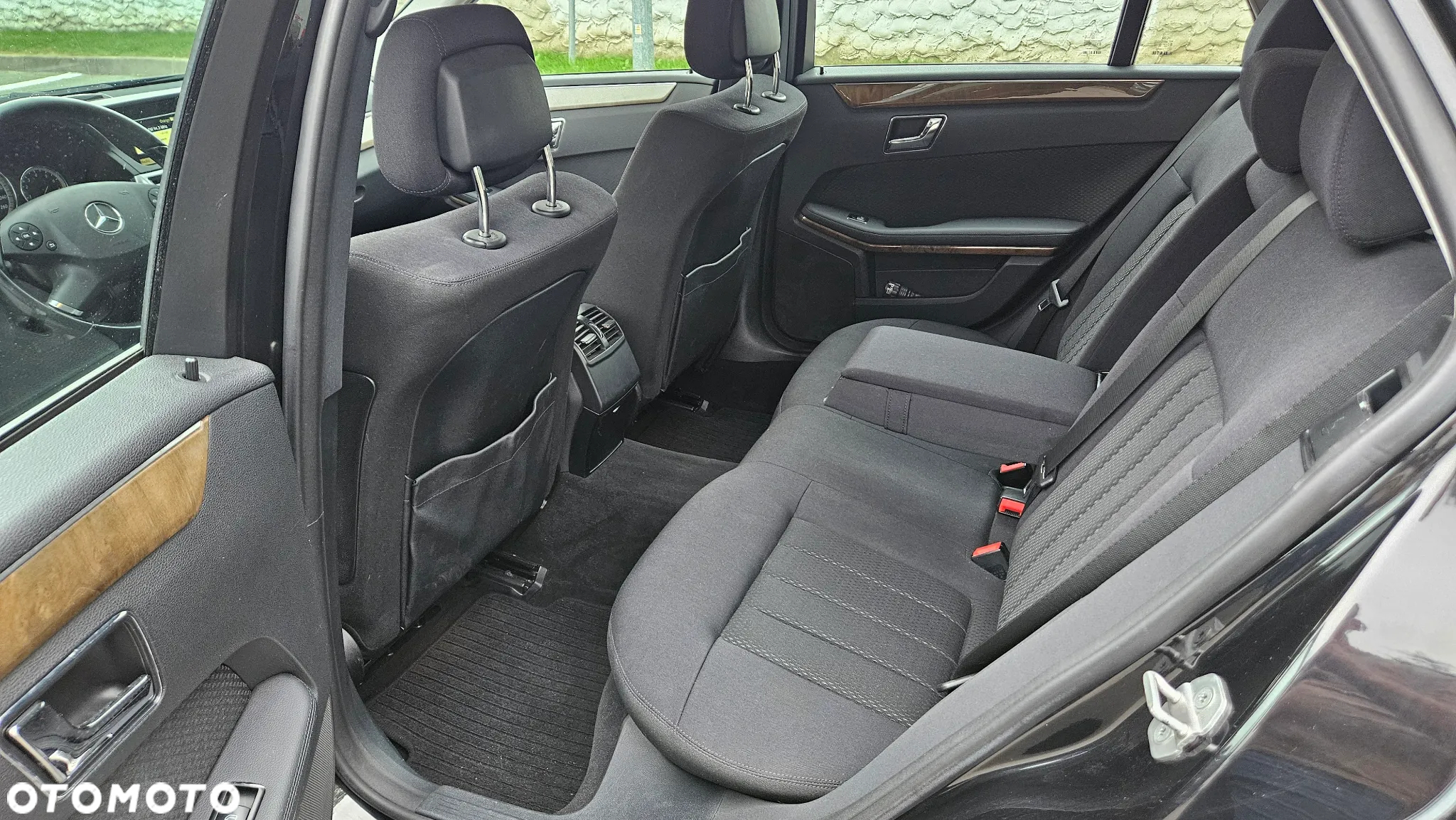 Mercedes-Benz Klasa E 200 T CGI BlueEFFICIENCY Automatik Elegance - 13