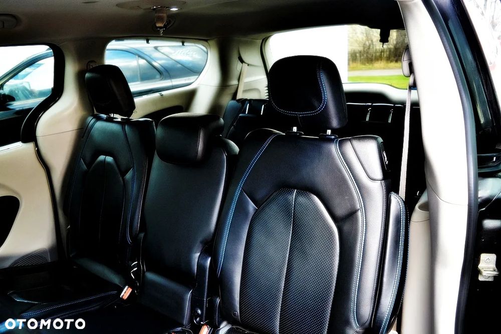 Chrysler Pacifica - 12