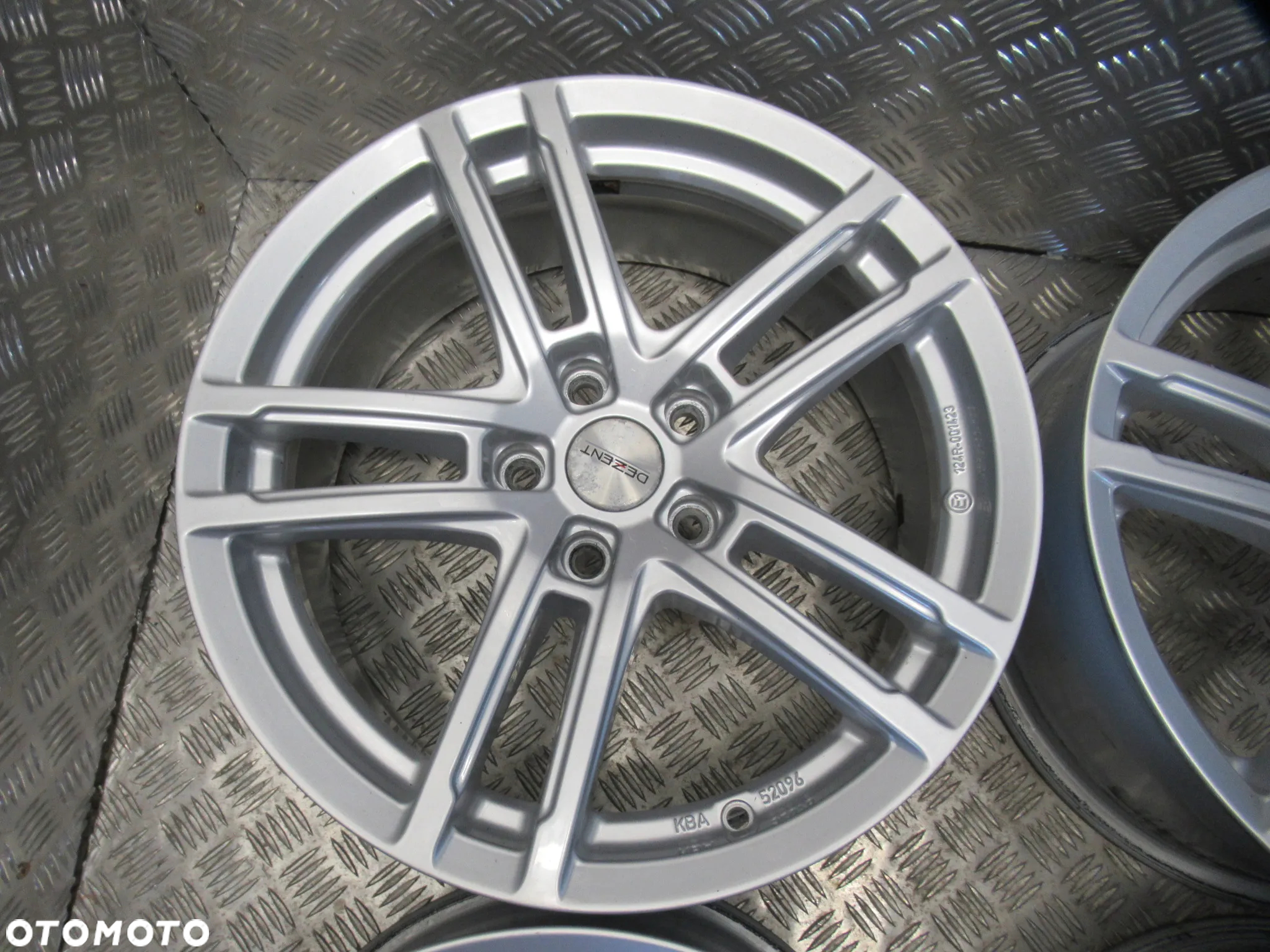Felgi Audi A4 B8 B9 Vw Passat Golf Touran T-Rock Skoda Octavia Superb 7,5Jx17 et27 5x112 - 4
