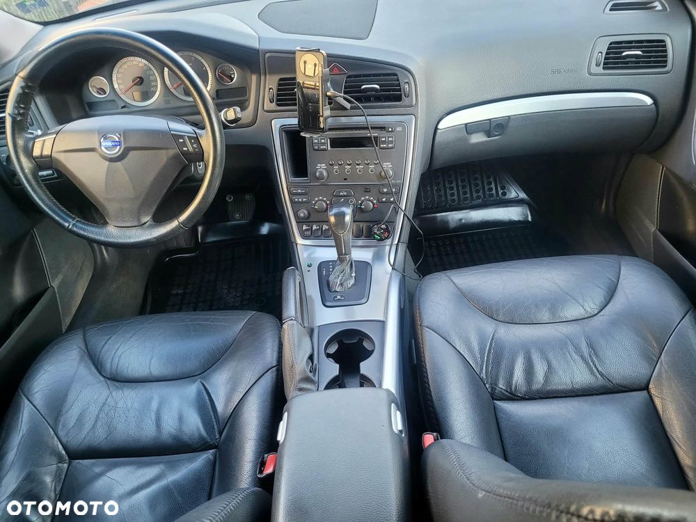 Volvo XC 70 D5 AWD Momentum - 8