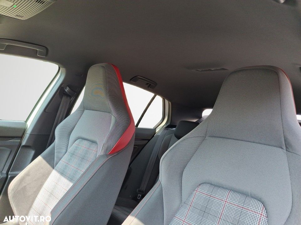 Volkswagen Golf - 17