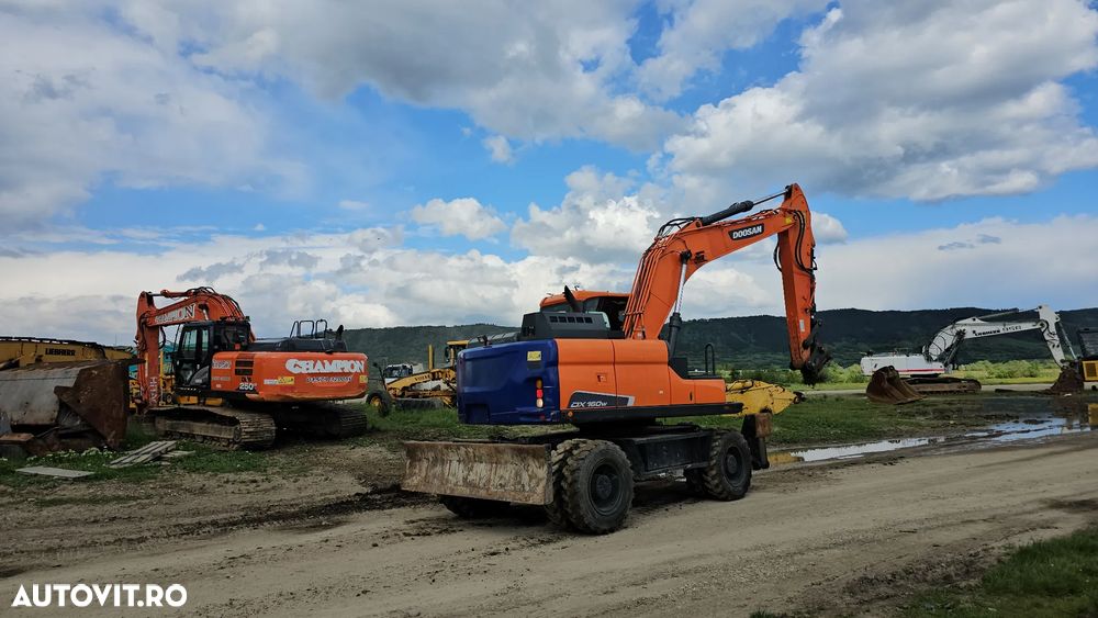 Doosan DX 160 W Excavator pe roți - 16