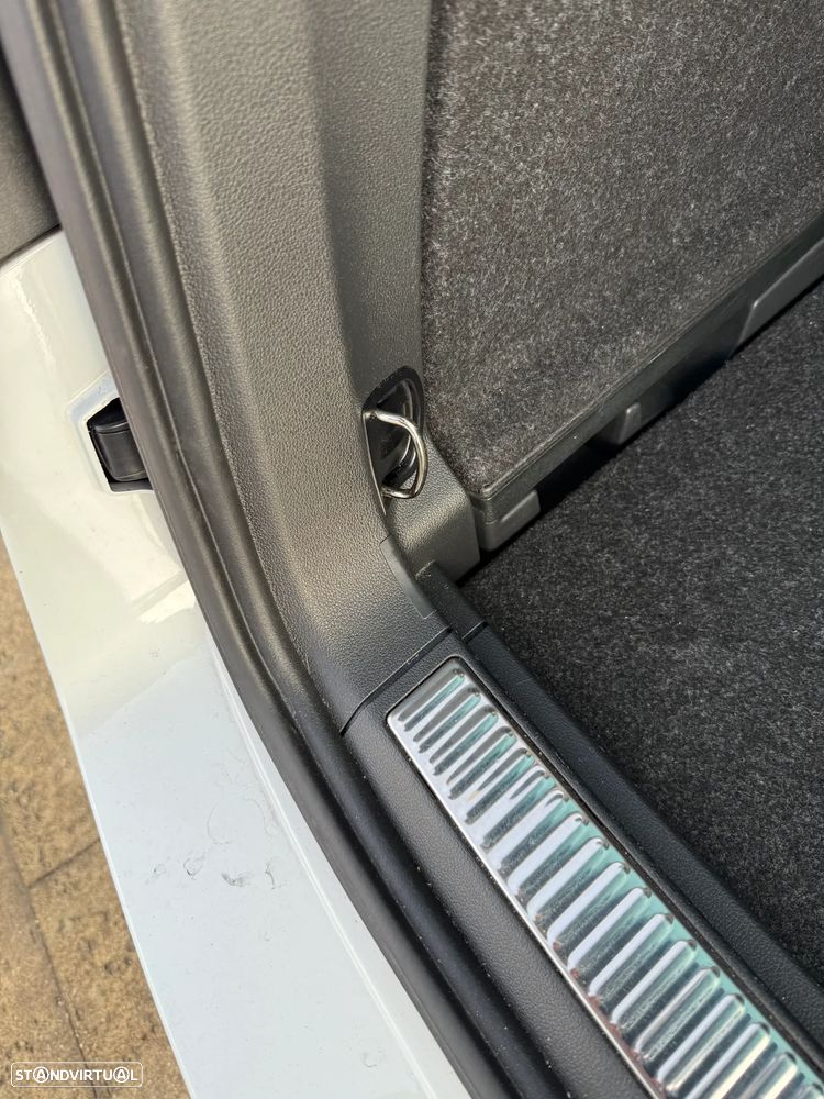 Skoda Superb Break 2.0 TDI Laurin&Klement DSG - 51