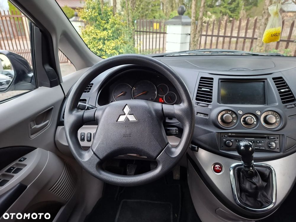 Mitsubishi Grandis - 13