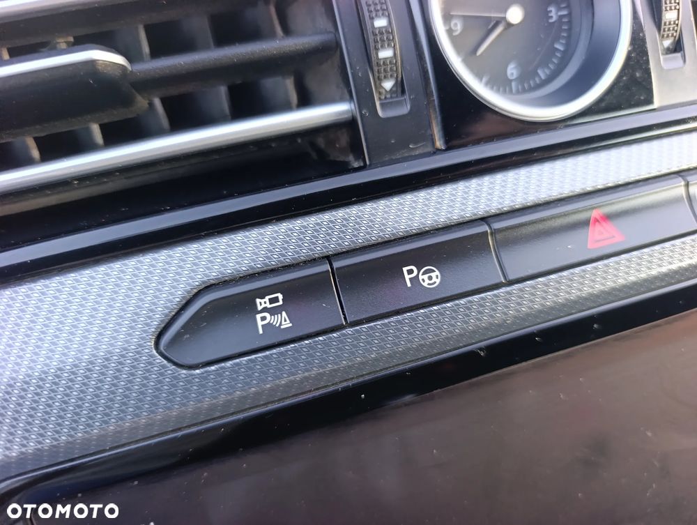 Volkswagen Arteon 2.0 TDI SCR DSG R-Line Edition - 32