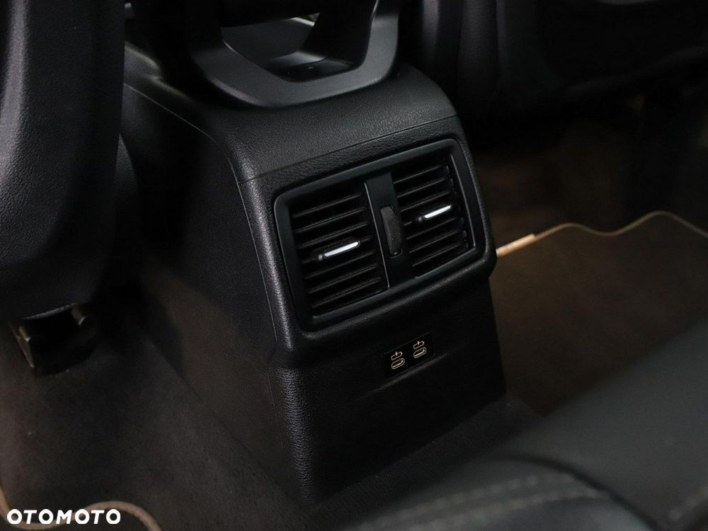 BMW X1 sDrive20d xLine - 36