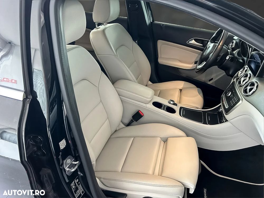 Mercedes-Benz GLA 200 d 7G-DCT Urban - 11
