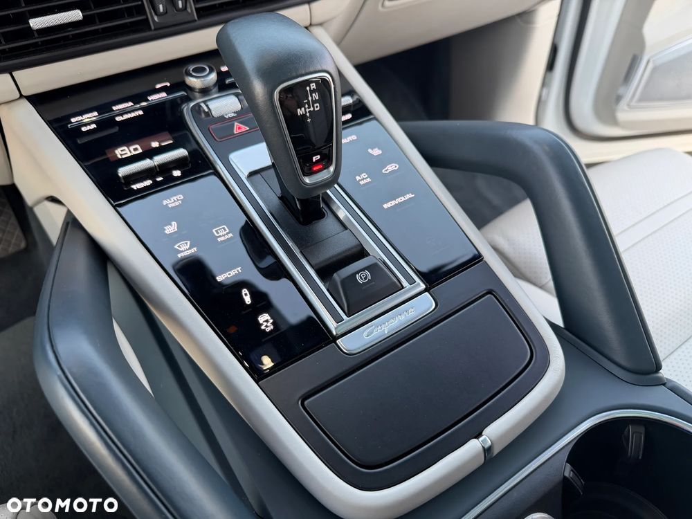 Porsche Cayenne Platinum Edition - 32