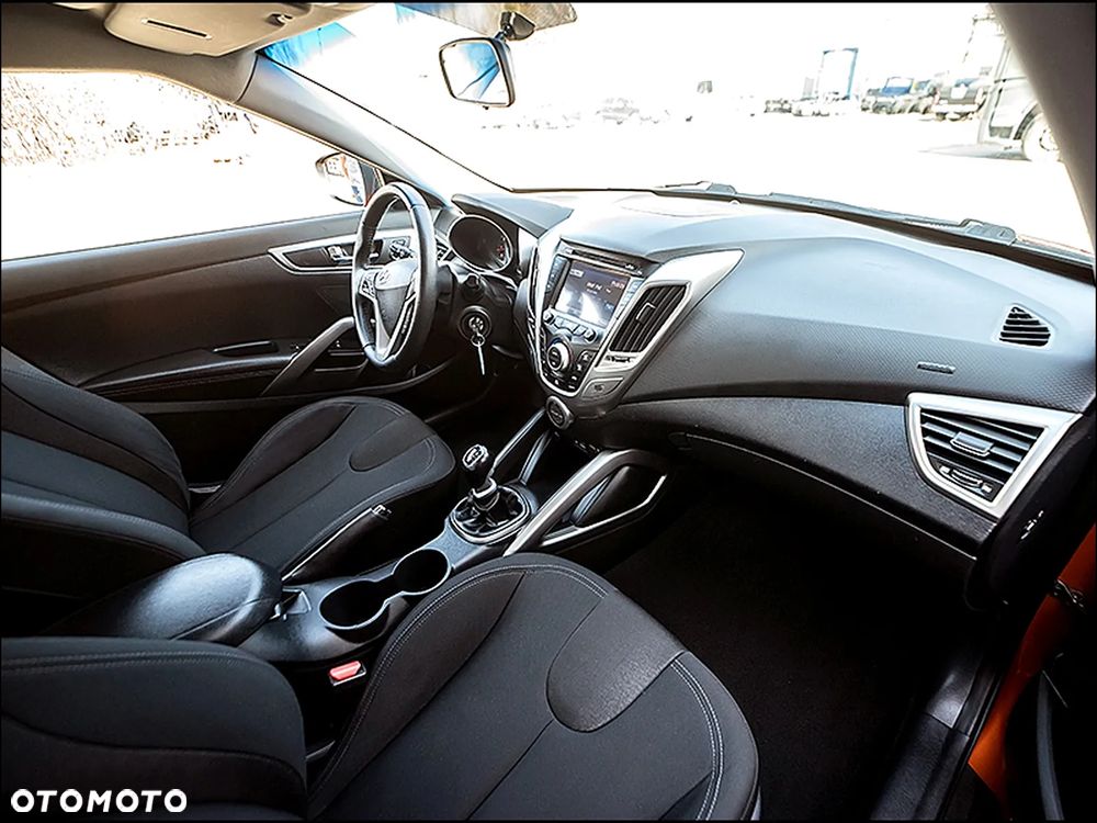 Hyundai Veloster - 16