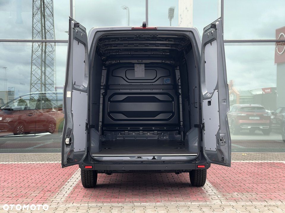 Nissan Interstar - 7