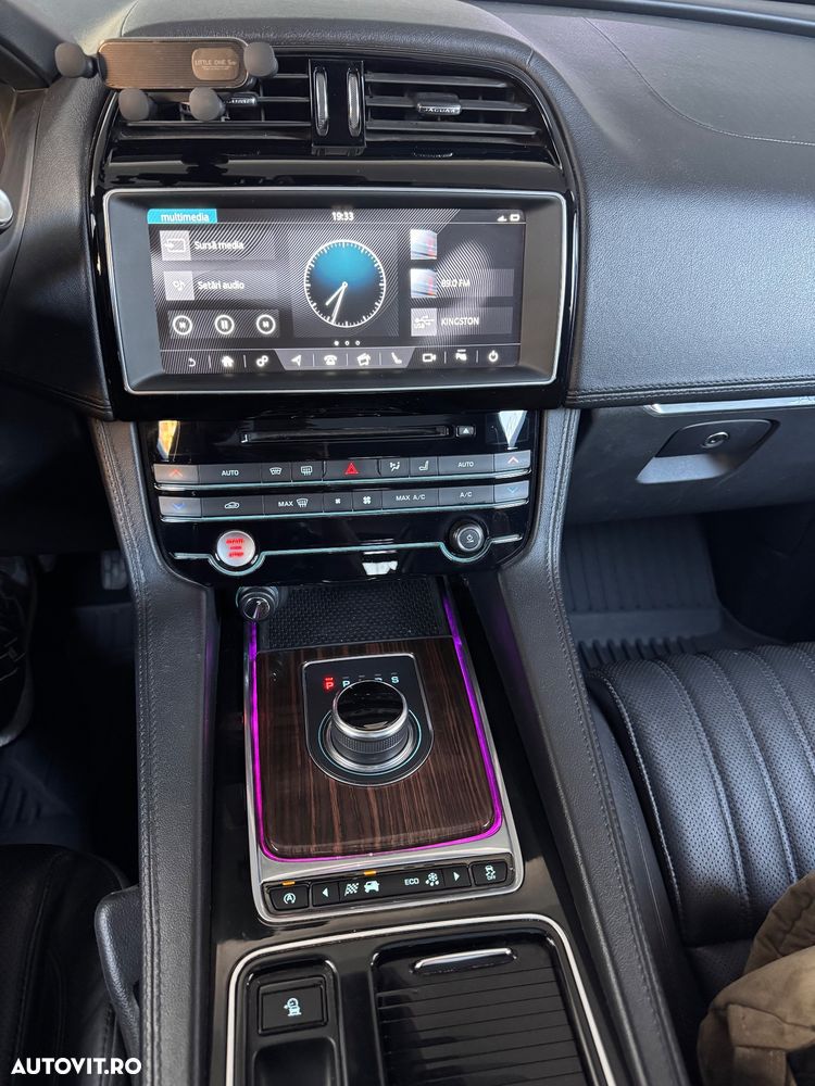 Jaguar F-Pace 20d AWD Prestige - 9