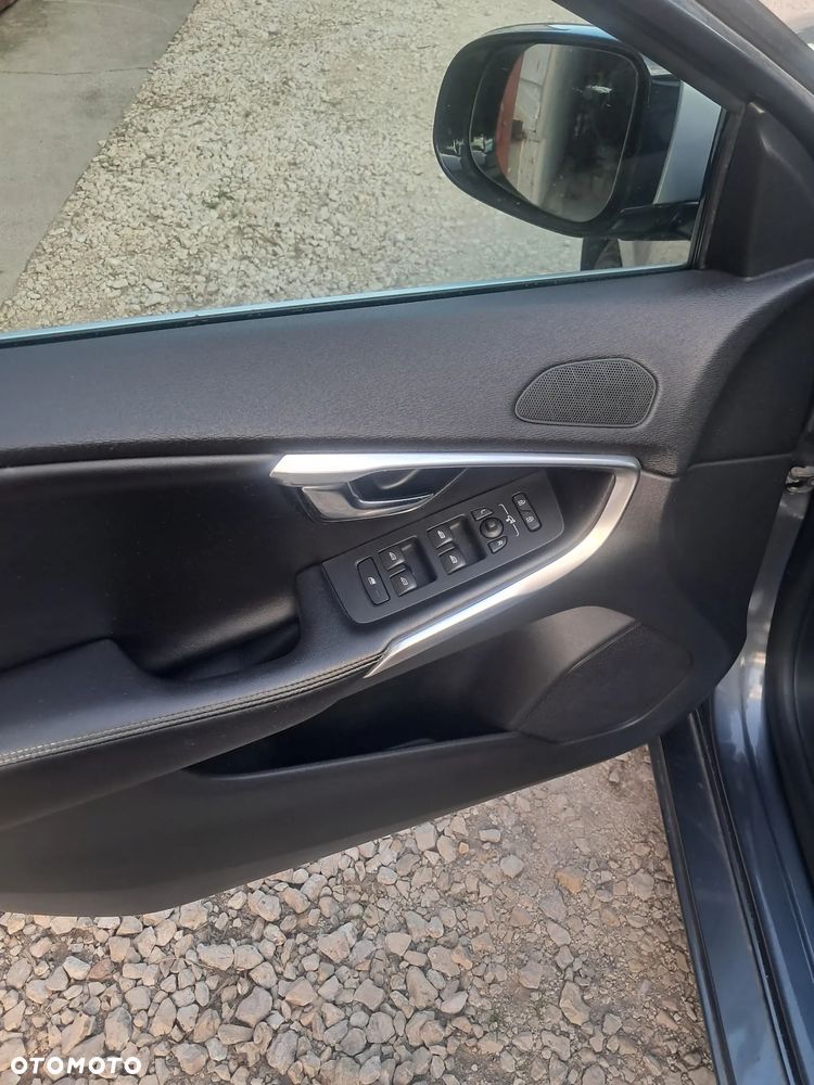 Volvo V40 D2 R-Design - 15