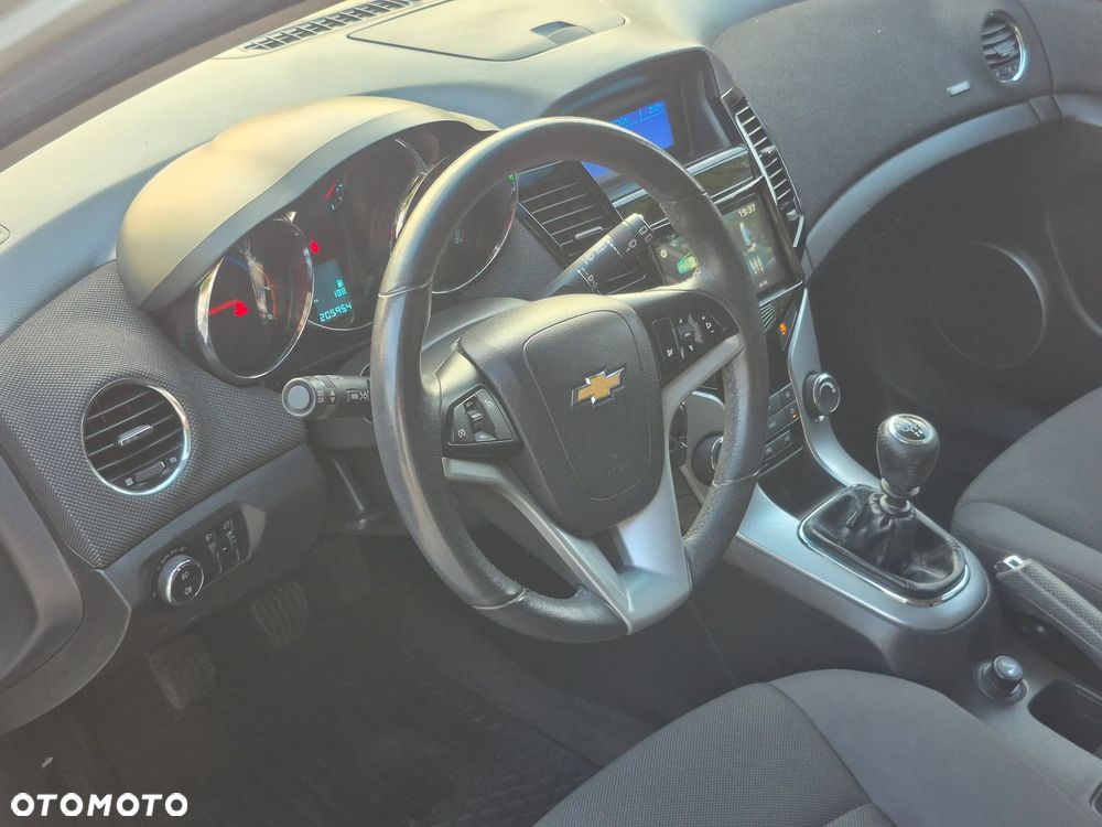 Chevrolet Cruze 1.8 LS+ - 14