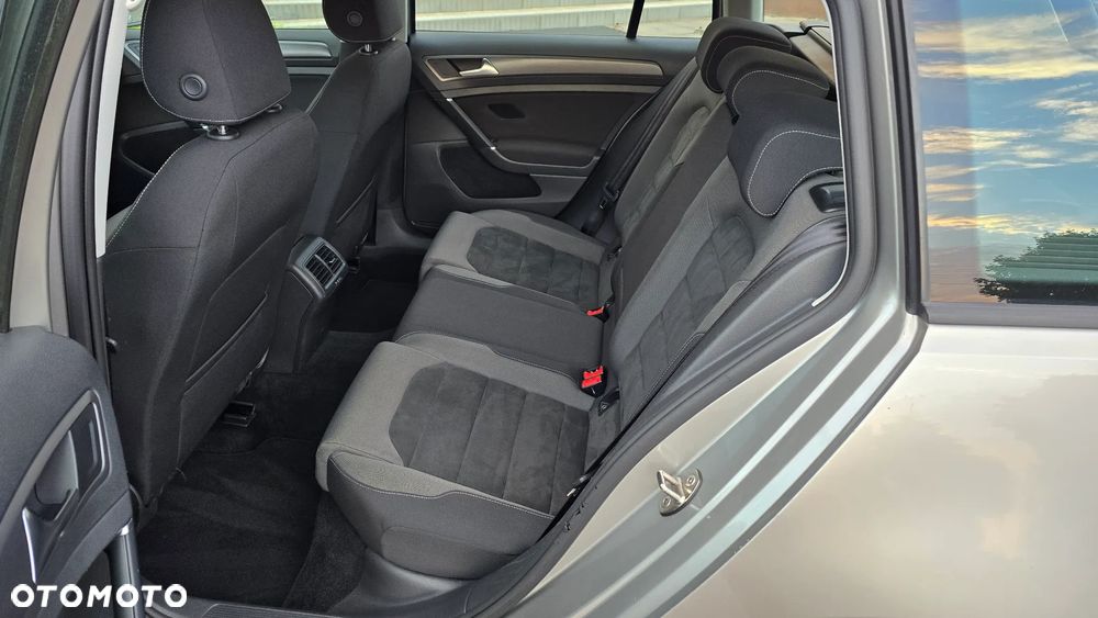 Volkswagen Golf - 24