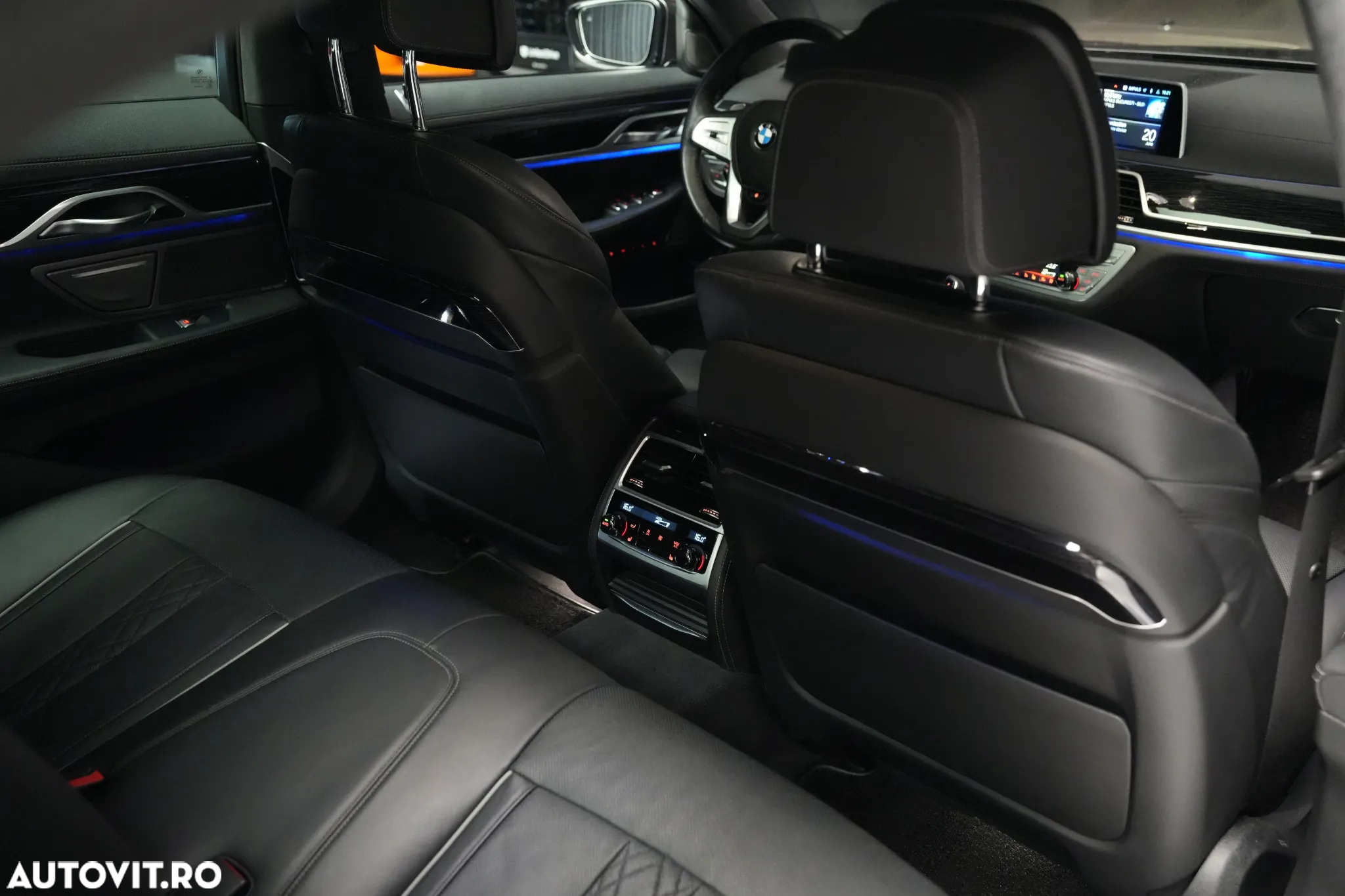 BMW Seria 7 740d xDrive MHEV - 38