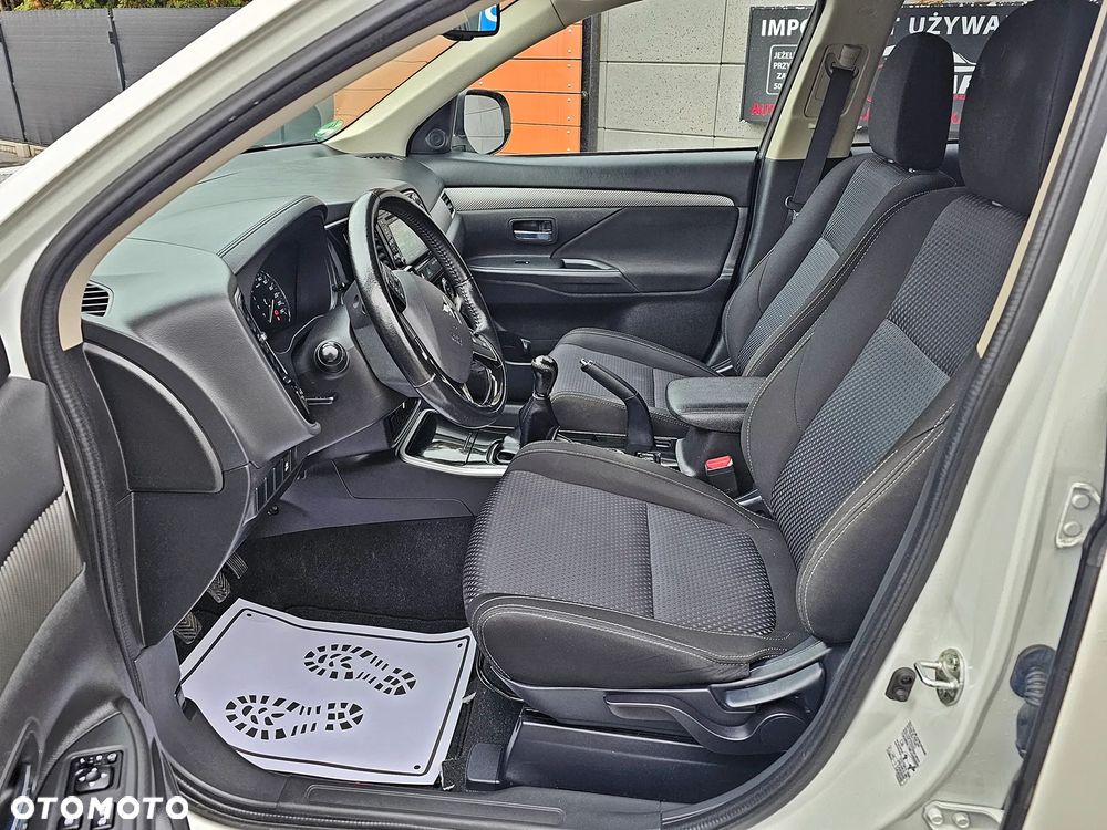 Mitsubishi Outlander 2.0 2WD Invite - 13