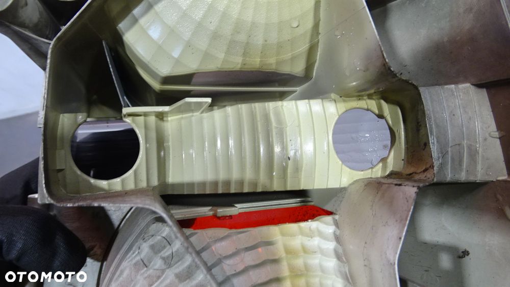 LAMPA LEWA TYLNA VOLKSWAGEN TOURAN I 1.9 - 9