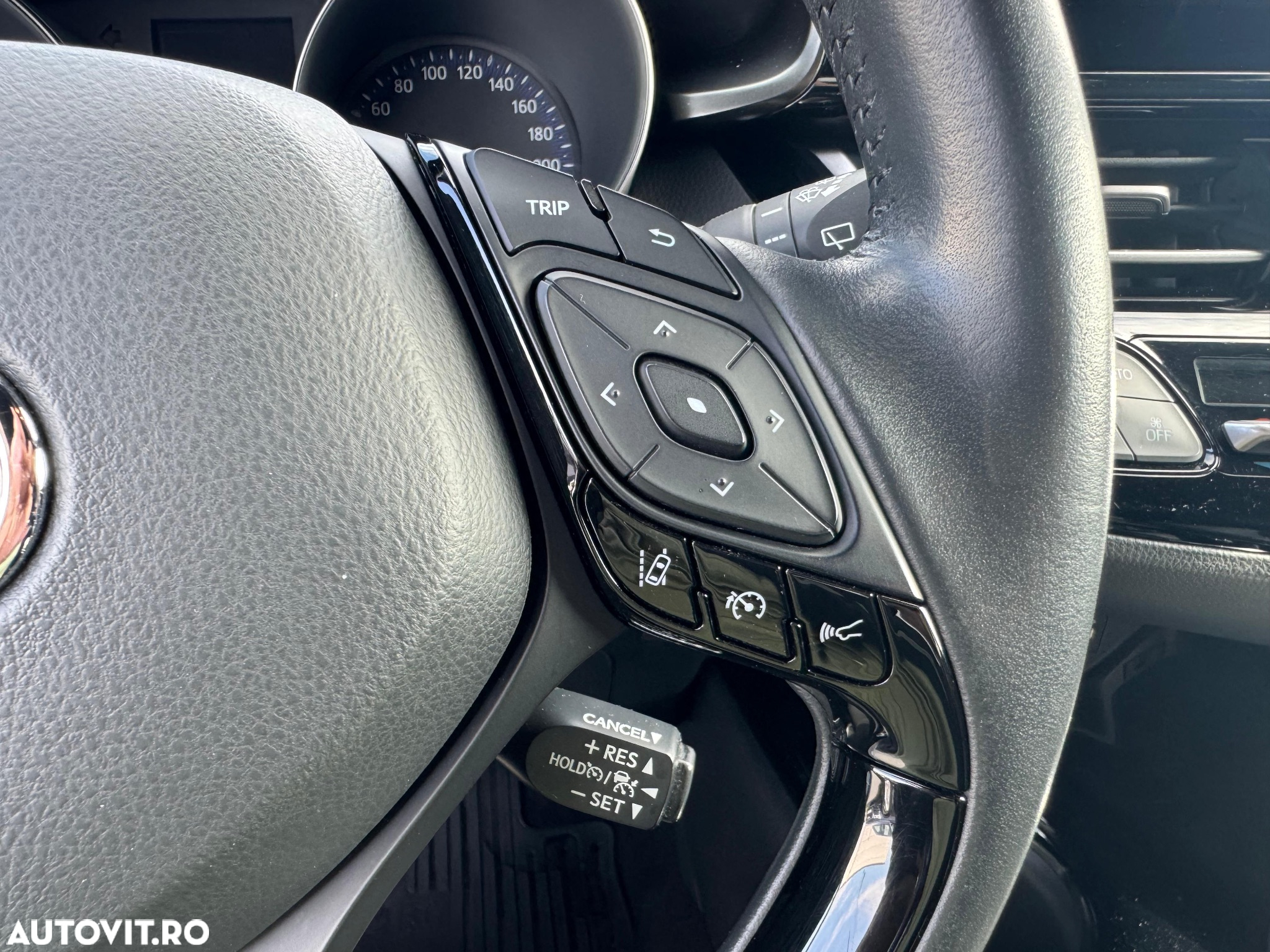 Toyota C-HR Hybrid Club - 12